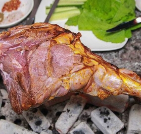 Ăn Gì Ở Bình Thạnh? Lẩu Dê Cây Bàng Là Gợi Ý Không Thể Bỏ Qua