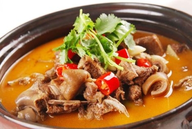 Top Quán Lẩu Dê Ngon Bình Thạnh: Lẩu Dê Cây Bàng Luôn Nằm Trong Danh Sách