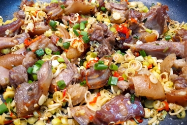 Review Lẩu Dê Cây Bàng Bình Thạnh: Nước Lẩu Đậm Đà, Dê Tươi Mỗi Ngày